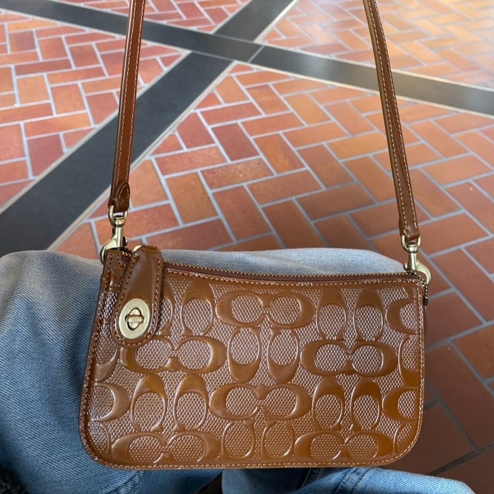 COPY - Coach FALL/WINTER 23 shoulder bag - seen on runway